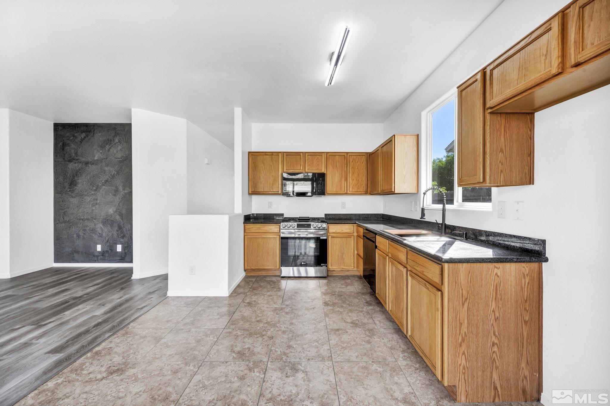 2290 Sapphire Ridge Way Reno, NV 89523 - Photo 8 of 40 Photo 8
