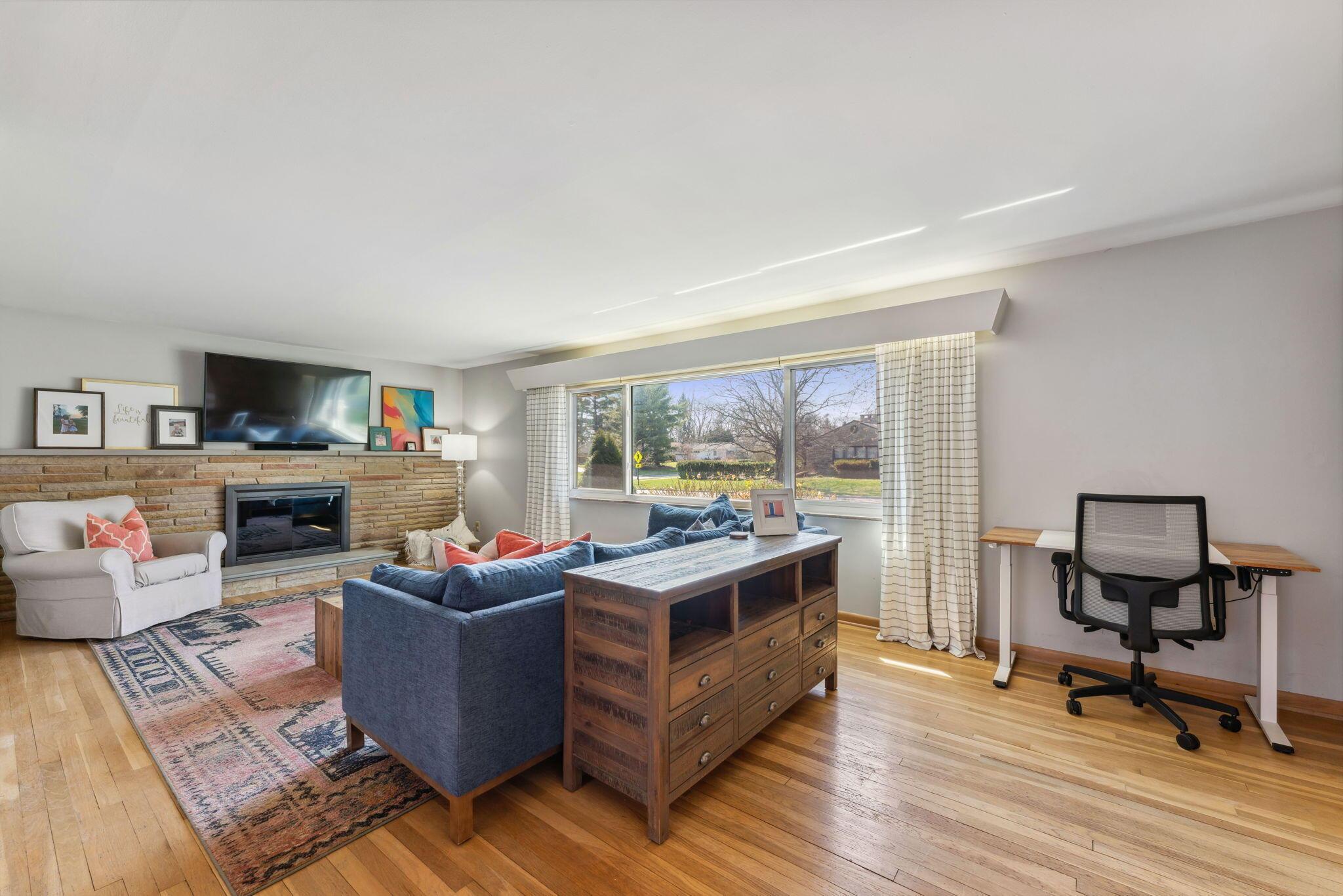 3996 Mountview Road Upper Arlington, OH 43220 - Photo 13 of 78 Living Room