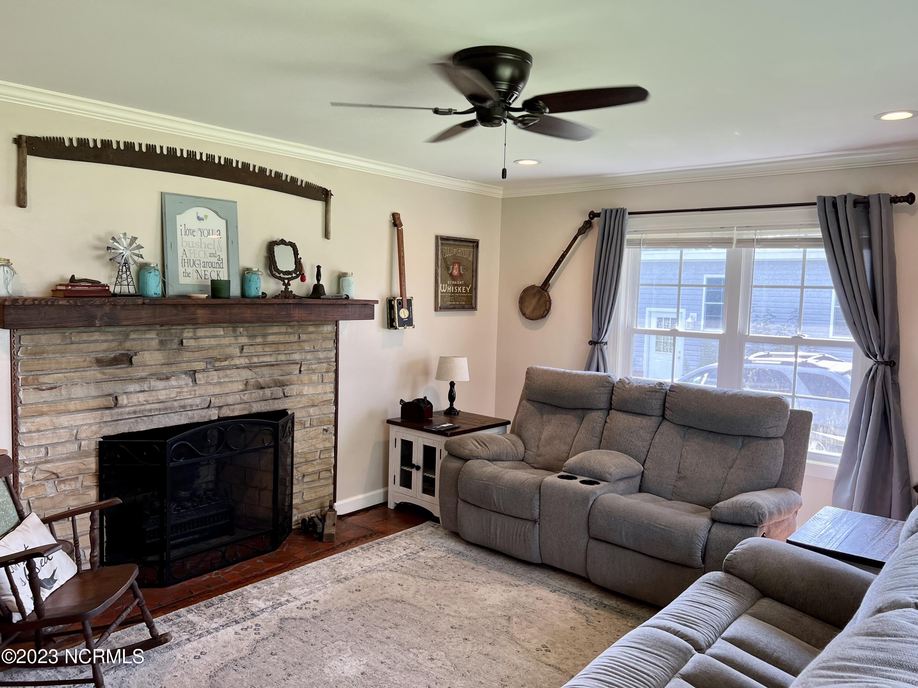 189 Cherry Run Road Washington, NC 27889 - Photo 11 of 36 Family room 2