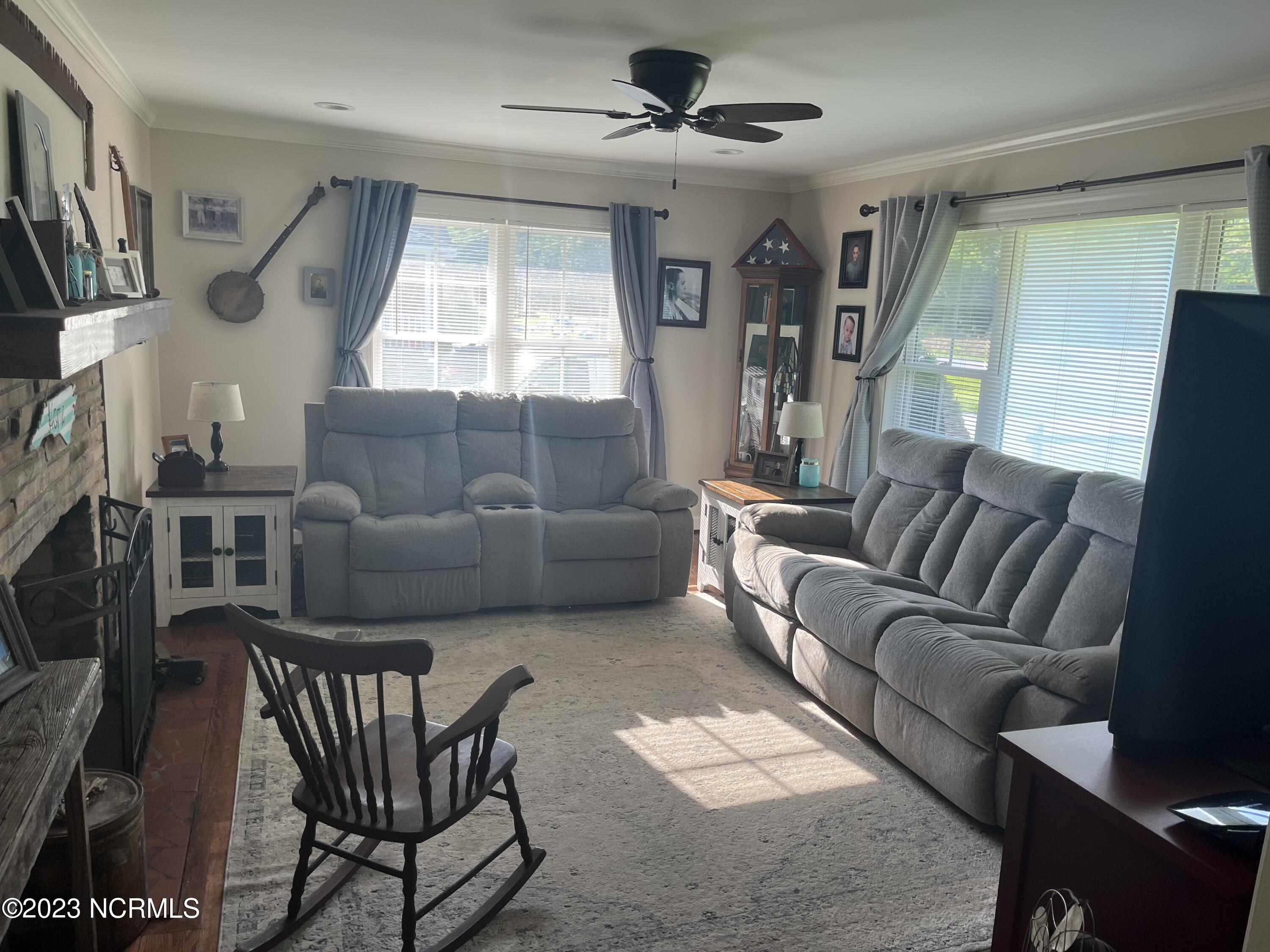 189 Cherry Run Road Washington, NC 27889 - Photo 12 of 36 Family Room 2