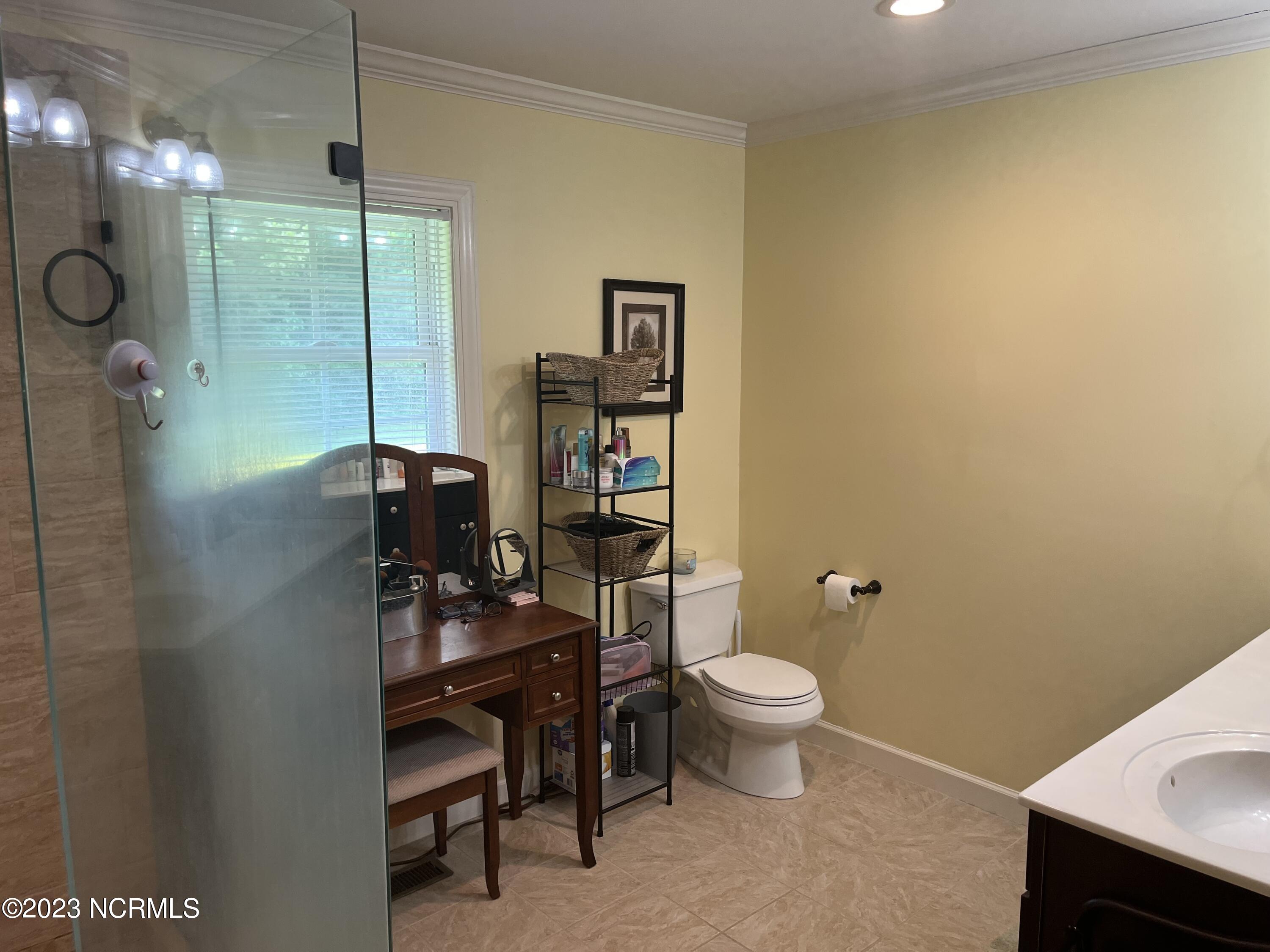 189 Cherry Run Road Washington, NC 27889 - Photo 20 of 36 Huge primary Bathroom