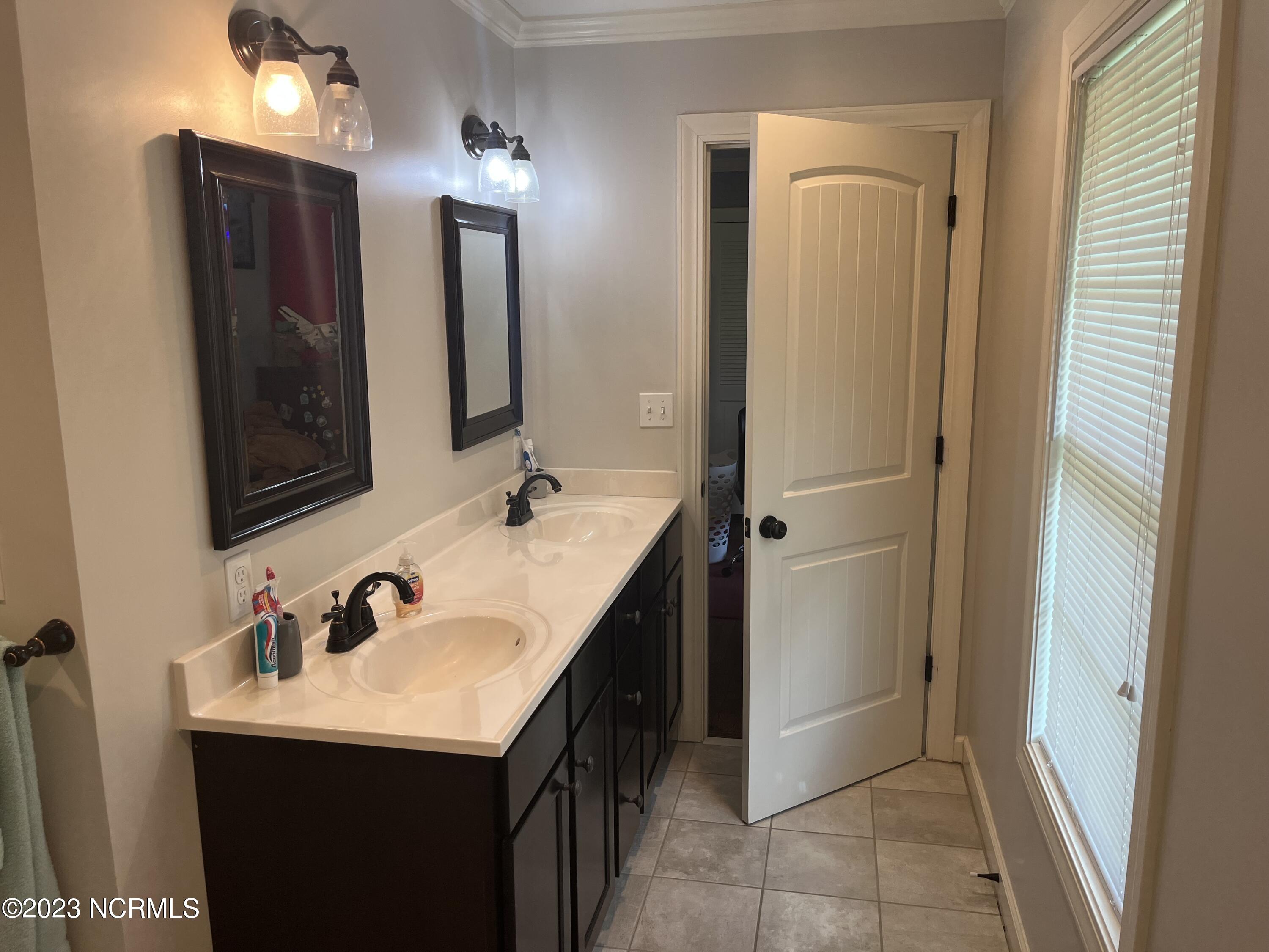 189 Cherry Run Road Washington, NC 27889 - Photo 24 of 36 Jack and Jill Bath