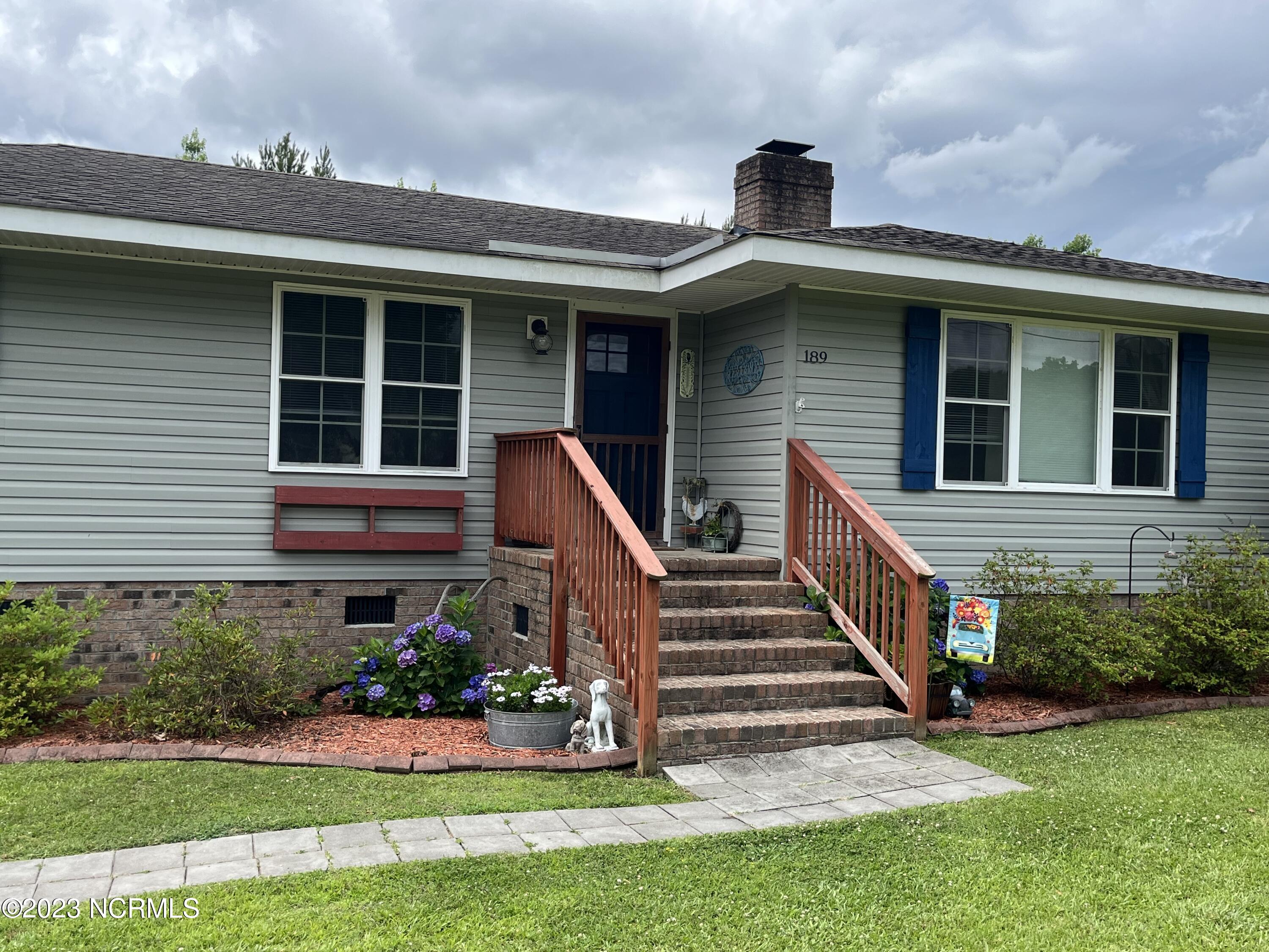 189 Cherry Run Road Washington, NC 27889 - Photo 3 of 36 Warm inviting entry