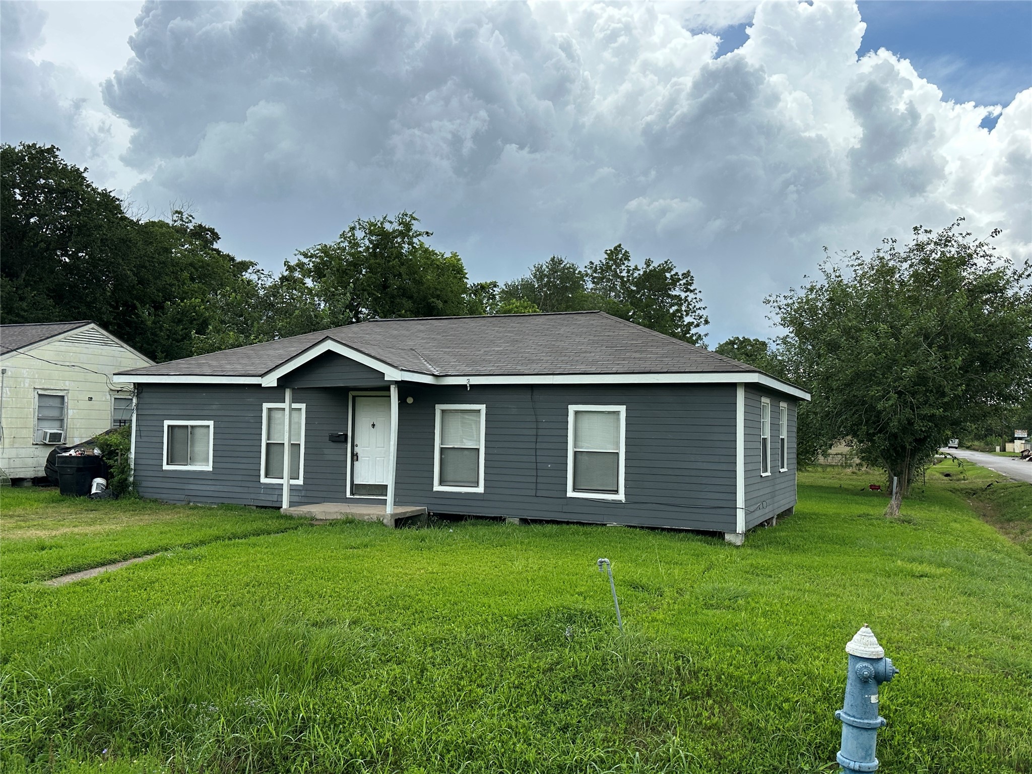 5345 Higgins Street Houston, TX 77033 - Photo 11 of 13