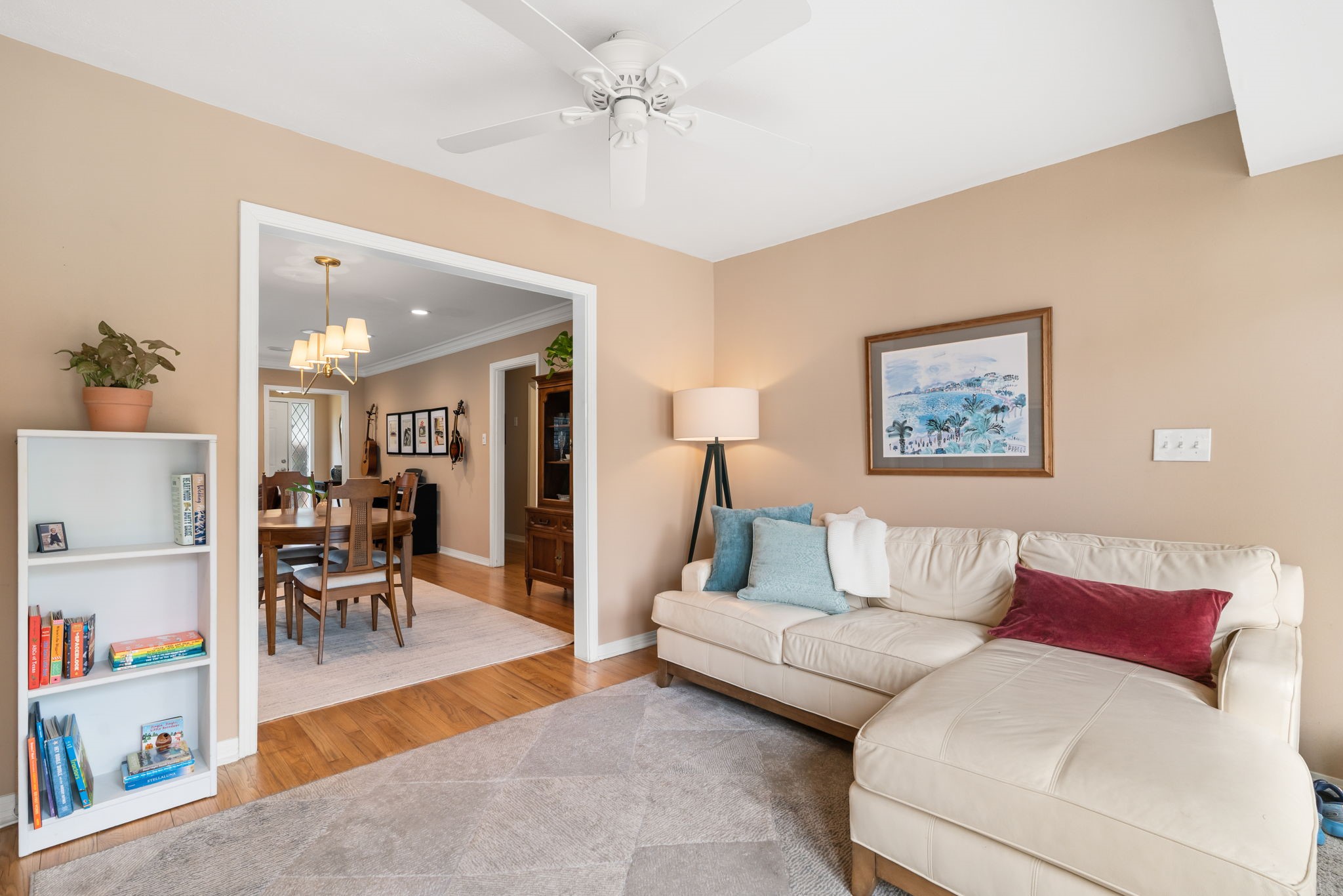 1115 Woodhill Road Houston, TX 77008 - Photo 9 of 29 Sunroom offers flexibility of additional guest bed or whatever you choose to fit your needs.