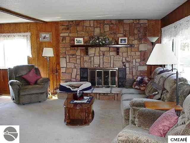 3945 South 7 Mile Road Wheeler, MI 48662 - Photo 4 of 7 1768572-3.JPG