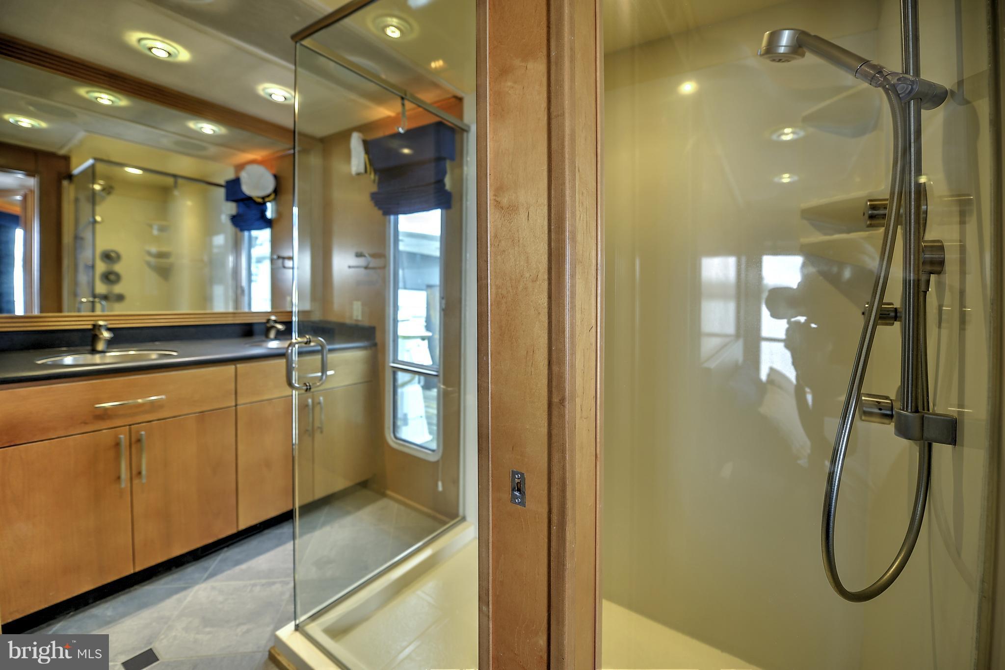 600 Water Street Southwest Washington, DC 20024 - Photo 16 of 30 Bath (Master)