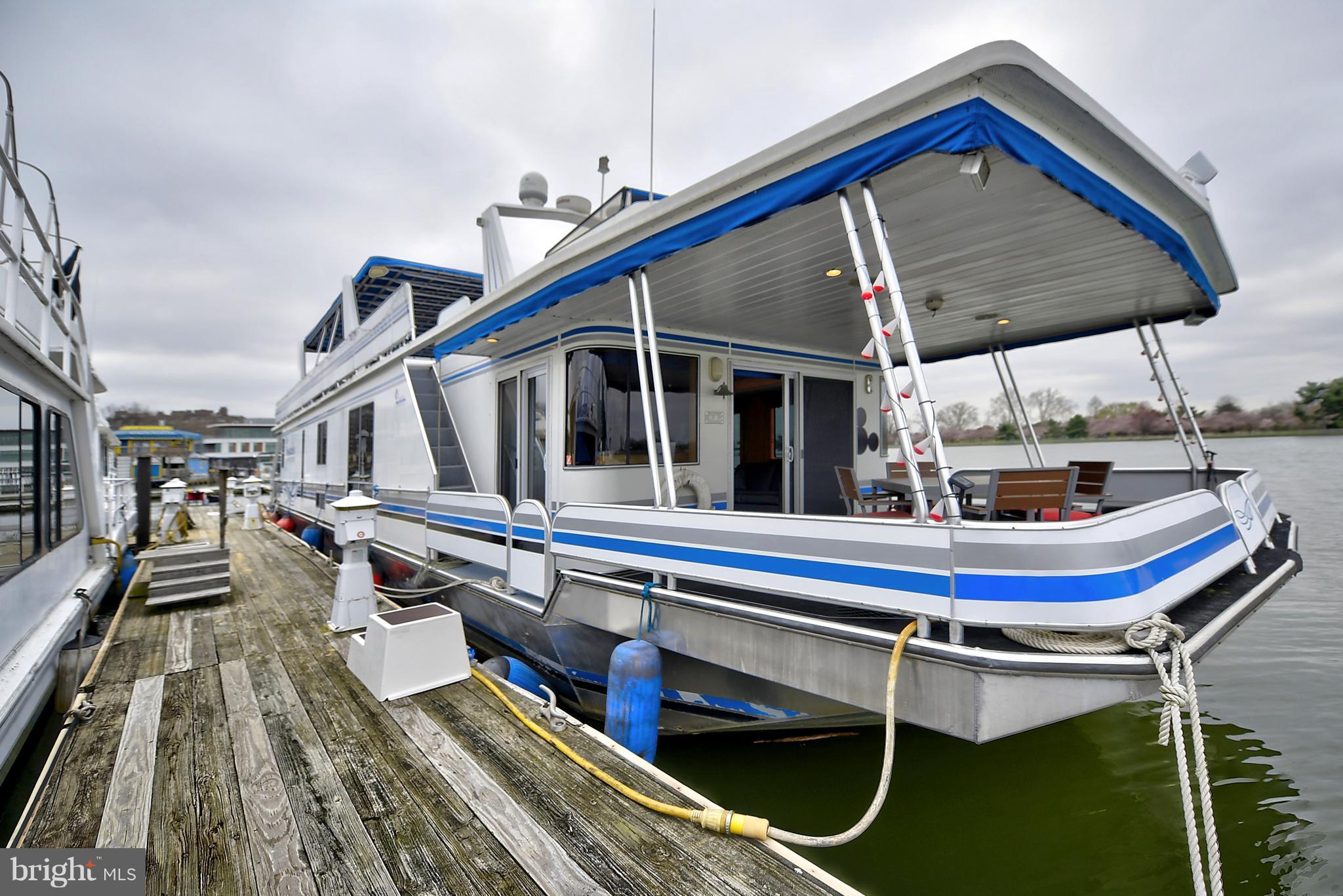600 Water Street Southwest Washington, DC 20024 - Photo 20 of 30 Exterior (Front)