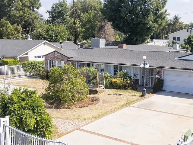 a house view with a outdoor space