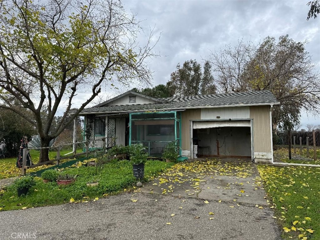 23848 Hoag Road Corning, CA 96021 - Photo 2 of 8 a front view of a house with garden