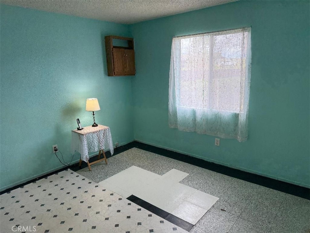 23848 Hoag Road Corning, CA 96021 - Photo 4 of 8 a room with a window and flowerpot