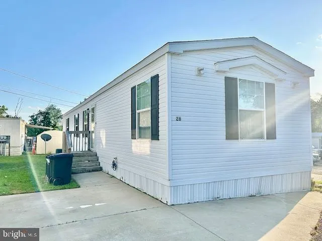 a view of house with backyard
