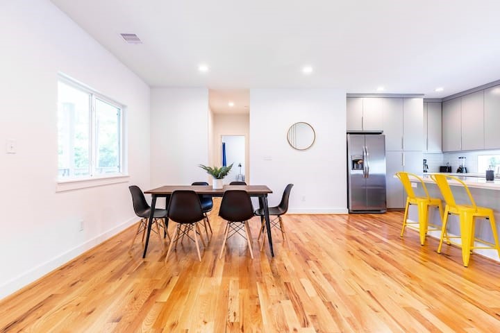 1753 Pasadena Street Houston, TX 77023 - Photo 11 of 26 Combined kitchen and dining space.