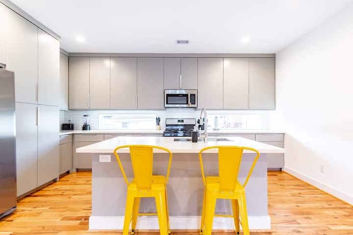 1753 Pasadena Street Houston, TX 77023 - Photo 12 of 26 Spacious island ideal for meal prep and casual seating.