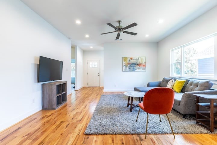 1753 Pasadena Street Houston, TX 77023 - Photo 4 of 26 Step inside this beautiful home.