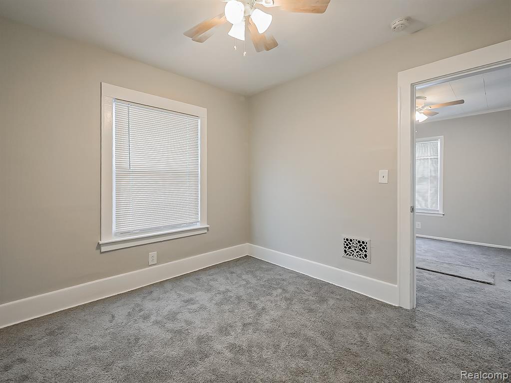245 South Edith Street Pontiac, MI 48342 - Photo 12 of 30