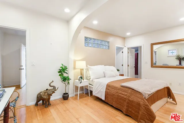 $8,000 | 1147 Wilcox Place, Los Angeles, CA 90038