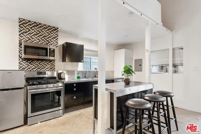 $8,000 | 1147 Wilcox Place, Los Angeles, CA 90038