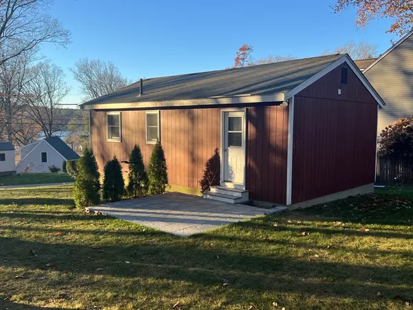 a view of a house with a yard