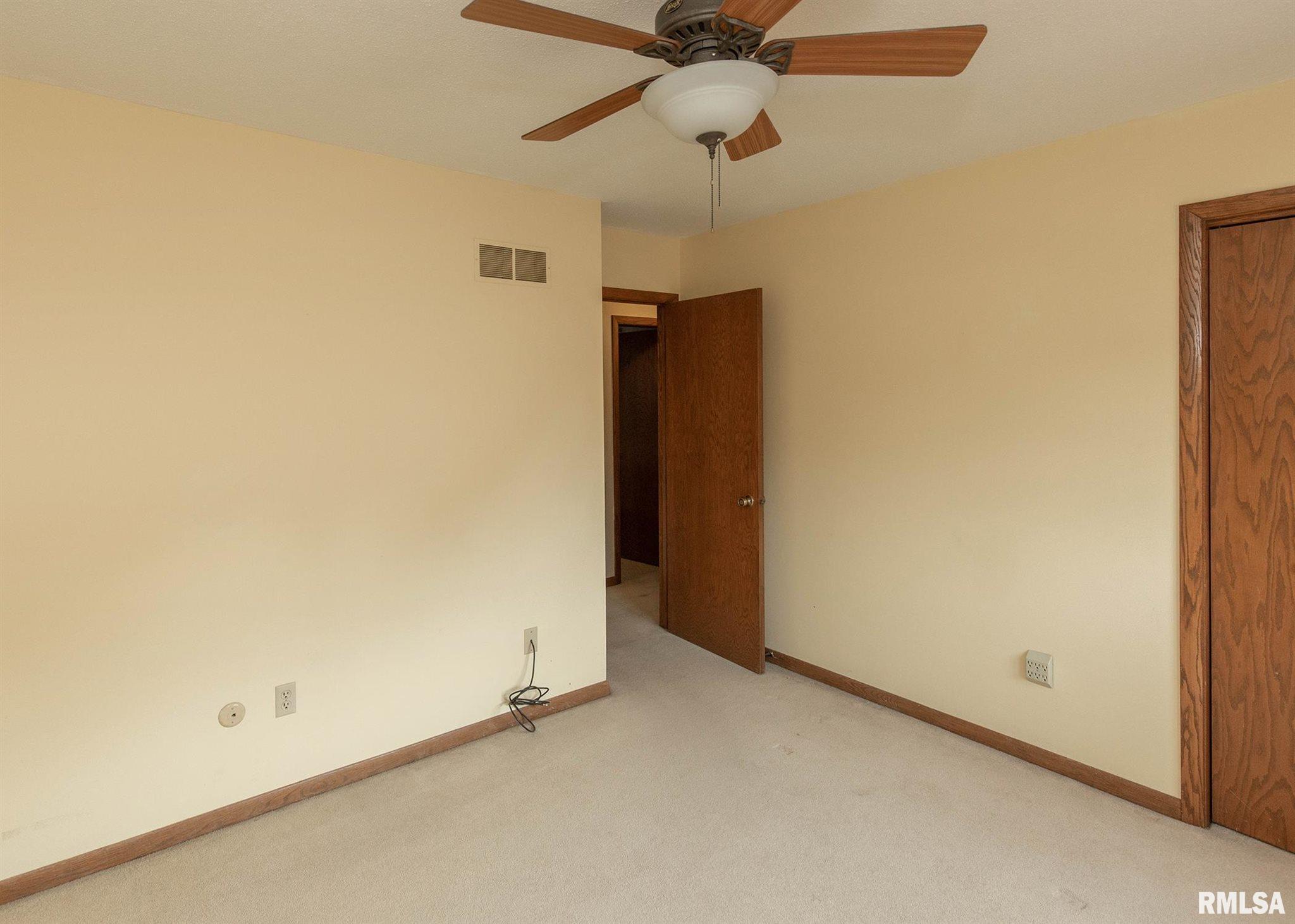 4237 Spring Street Davenport, IA 52807 - Photo 11 of 39 Gallery Image 11