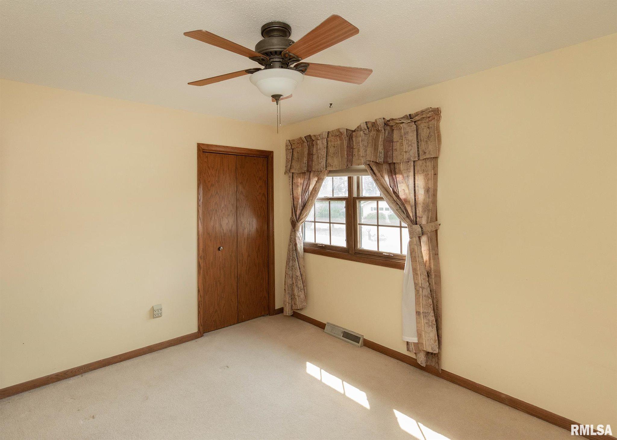 4237 Spring Street Davenport, IA 52807 - Photo 12 of 39 Gallery Image 12