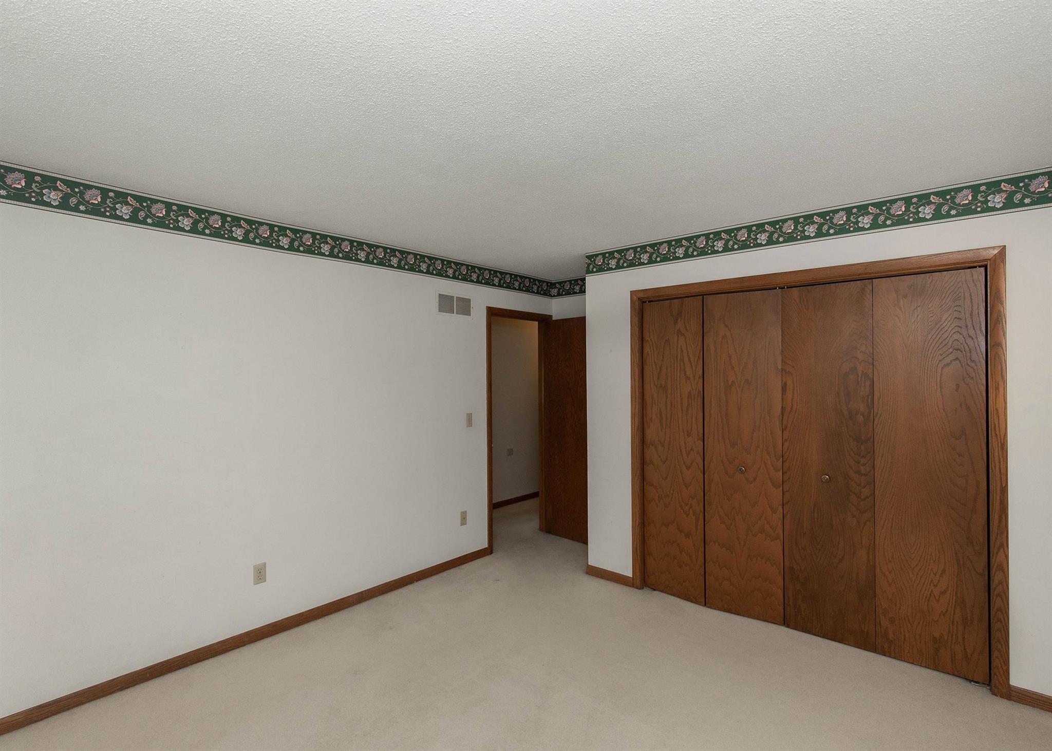 4237 Spring Street Davenport, IA 52807 - Photo 13 of 39 Gallery Image 13