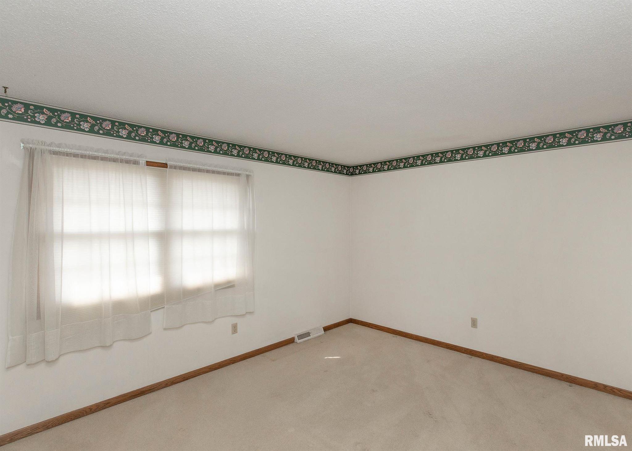 4237 Spring Street Davenport, IA 52807 - Photo 16 of 39 Gallery Image 16