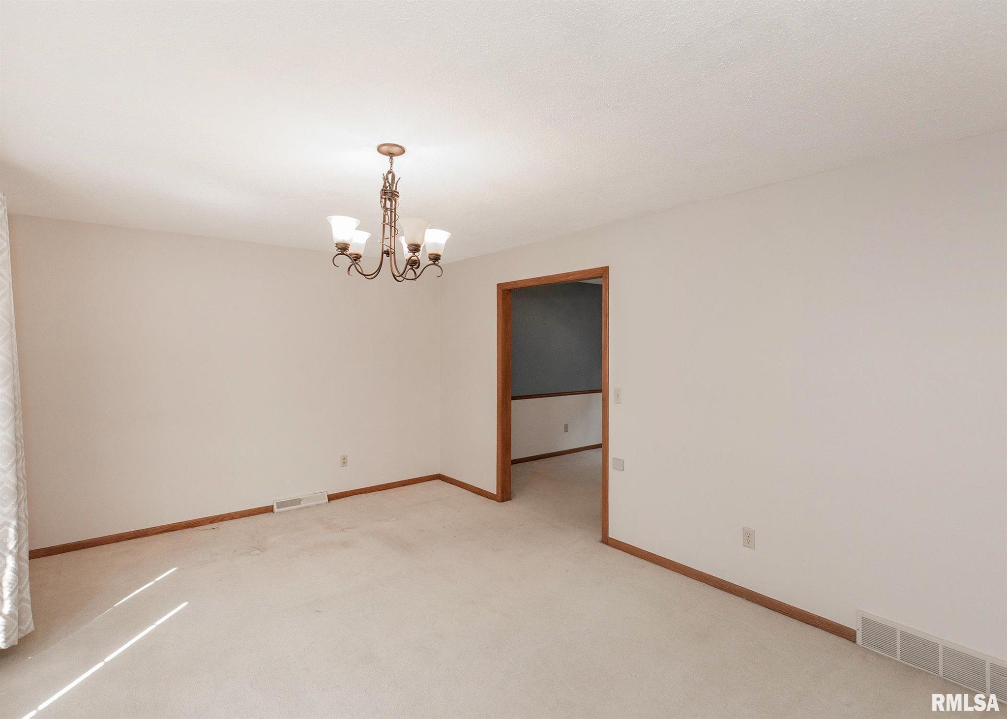 4237 Spring Street Davenport, IA 52807 - Photo 21 of 39 Gallery Image 21