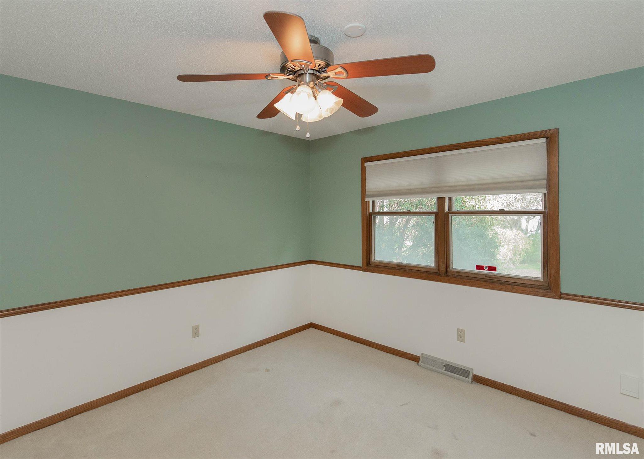 4237 Spring Street Davenport, IA 52807 - Photo 26 of 39 Gallery Image 26