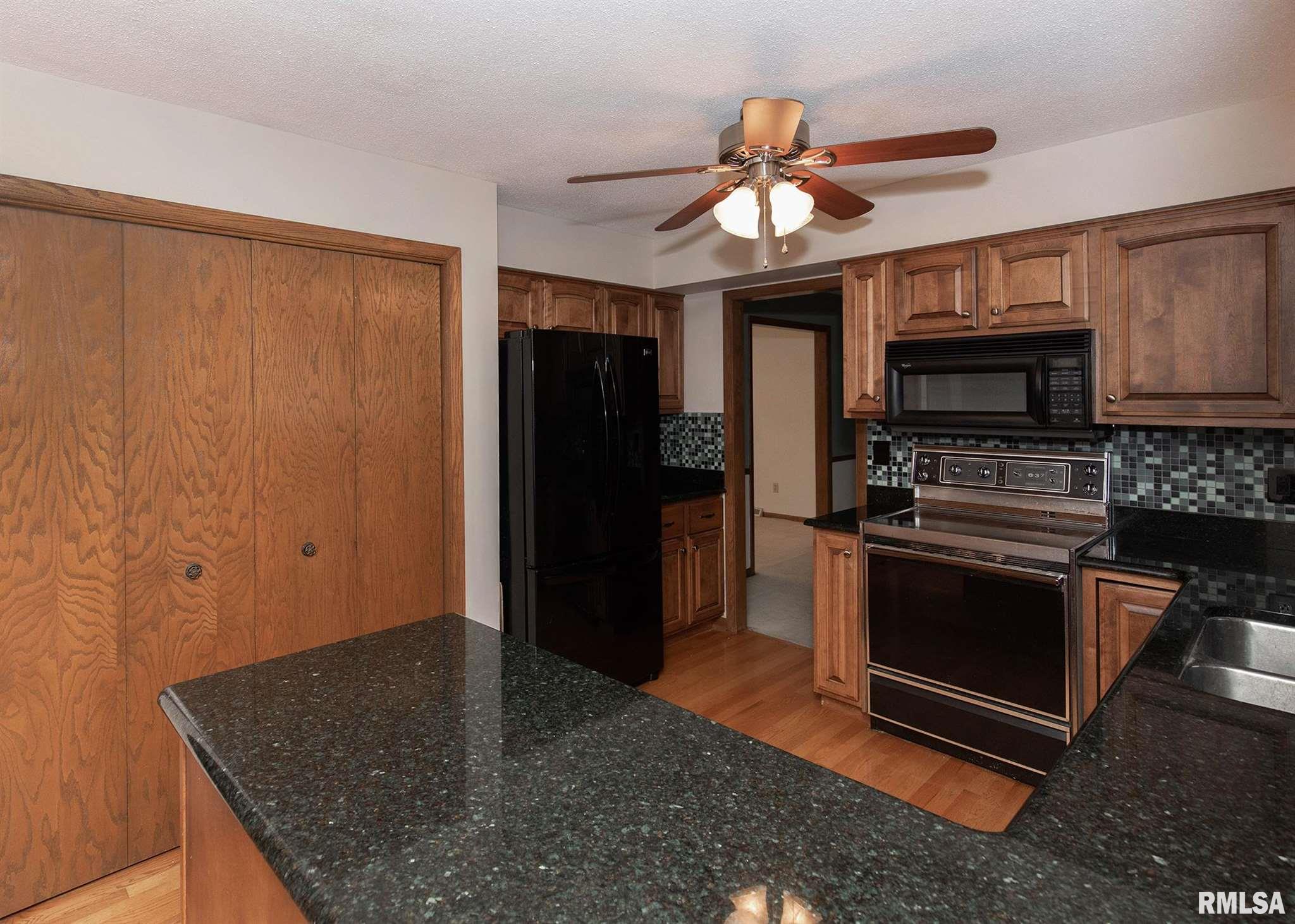 4237 Spring Street Davenport, IA 52807 - Photo 27 of 39 Gallery Image 27