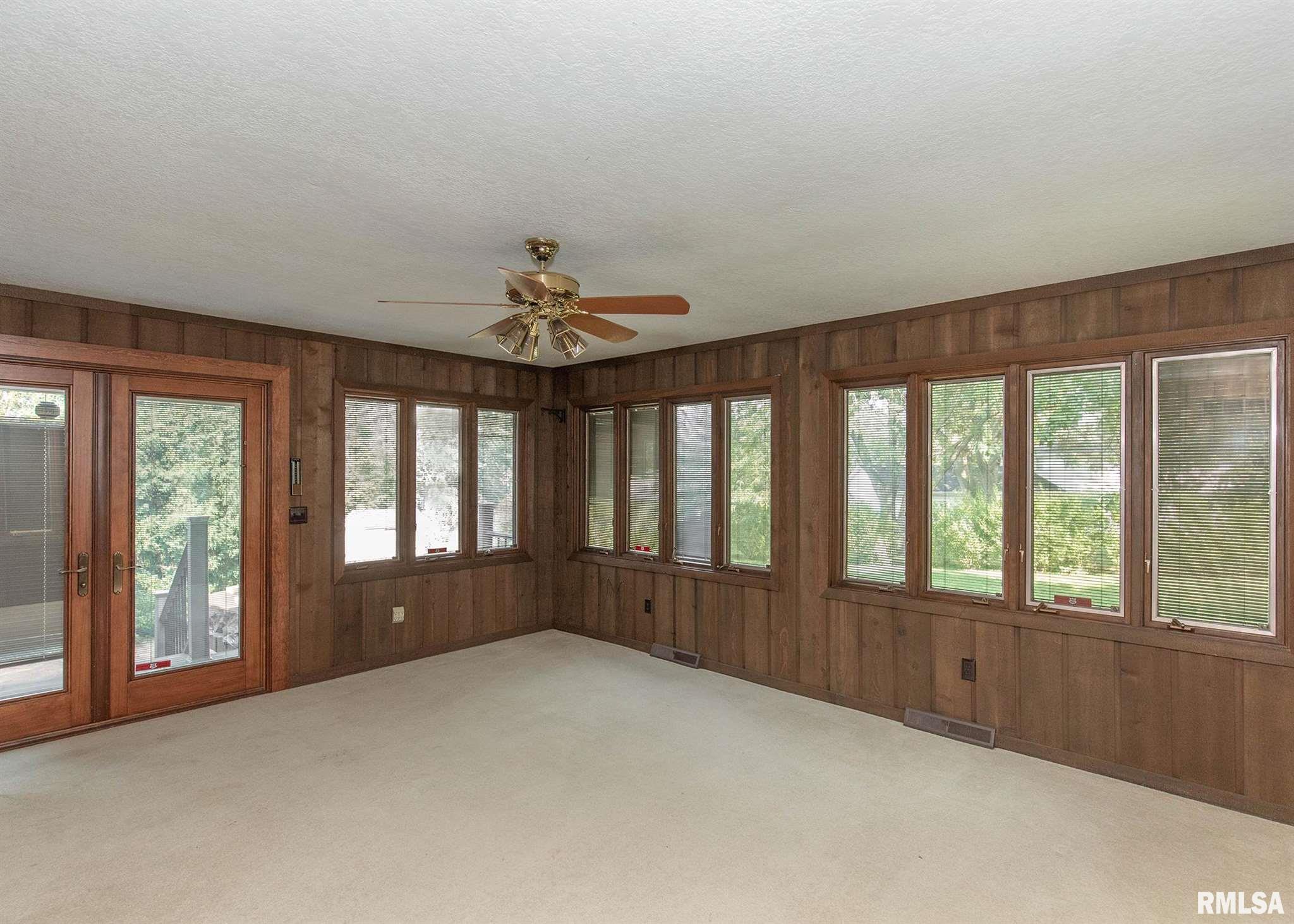4237 Spring Street Davenport, IA 52807 - Photo 30 of 39 Gallery Image 30