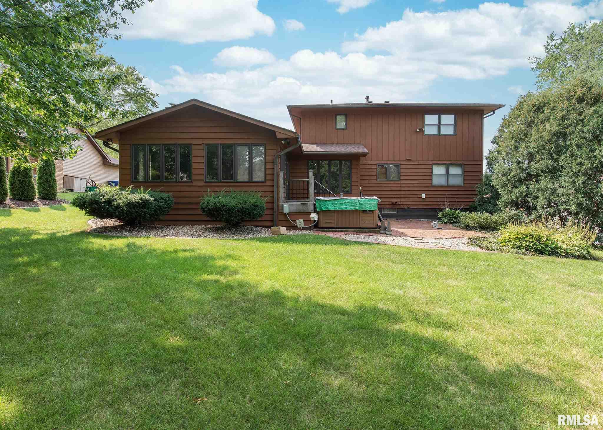 4237 Spring Street Davenport, IA 52807 - Photo 4 of 39 Gallery Image 4
