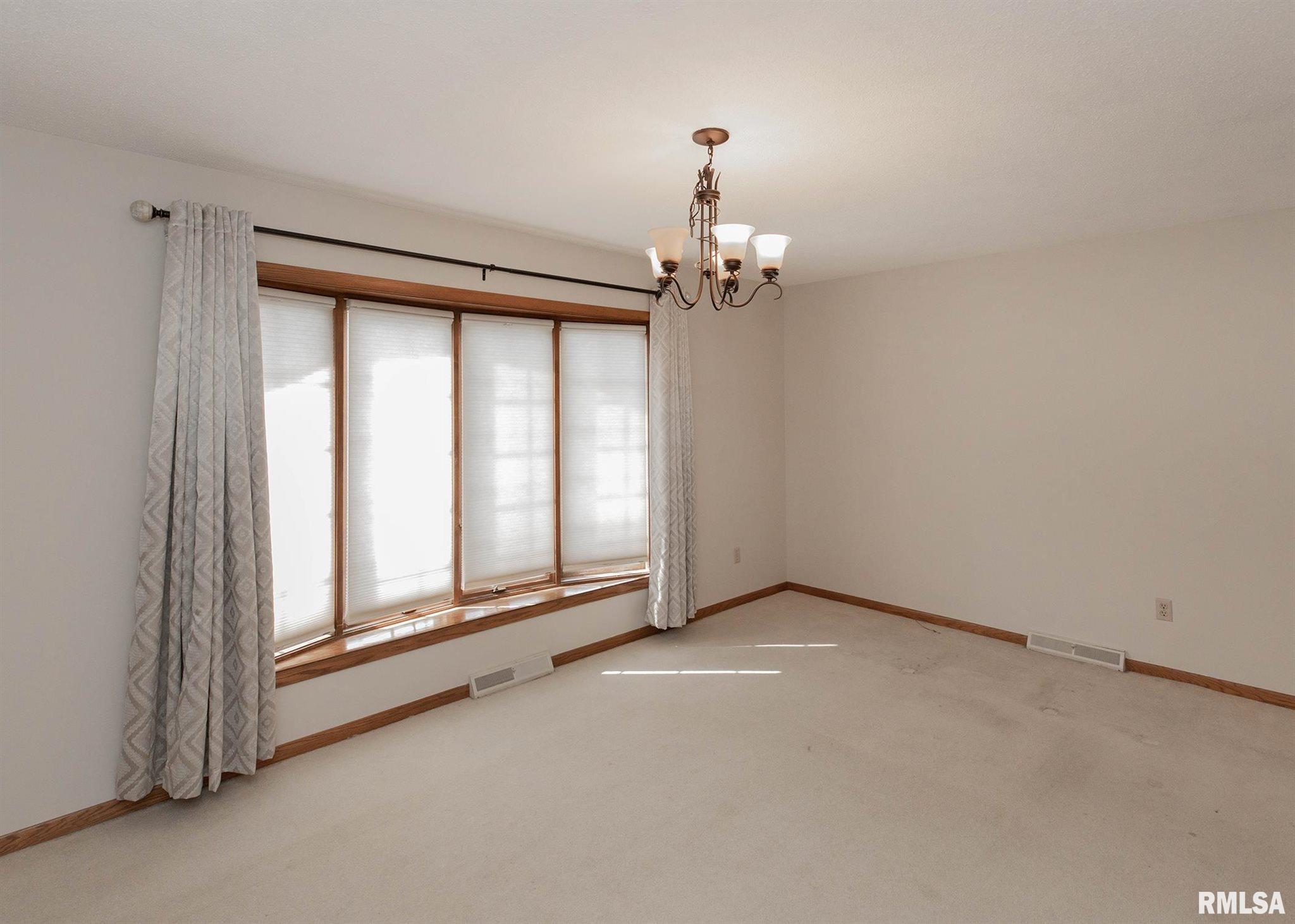 4237 Spring Street Davenport, IA 52807 - Photo 7 of 39 Gallery Image 7
