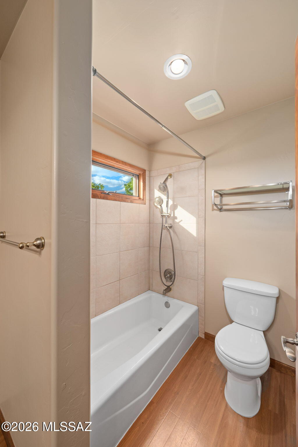 3380 South Hunters Run Tucson, AZ 85730 - Photo 25 of 47 Guest Bedroom 1 Ensuite Bathroom-B