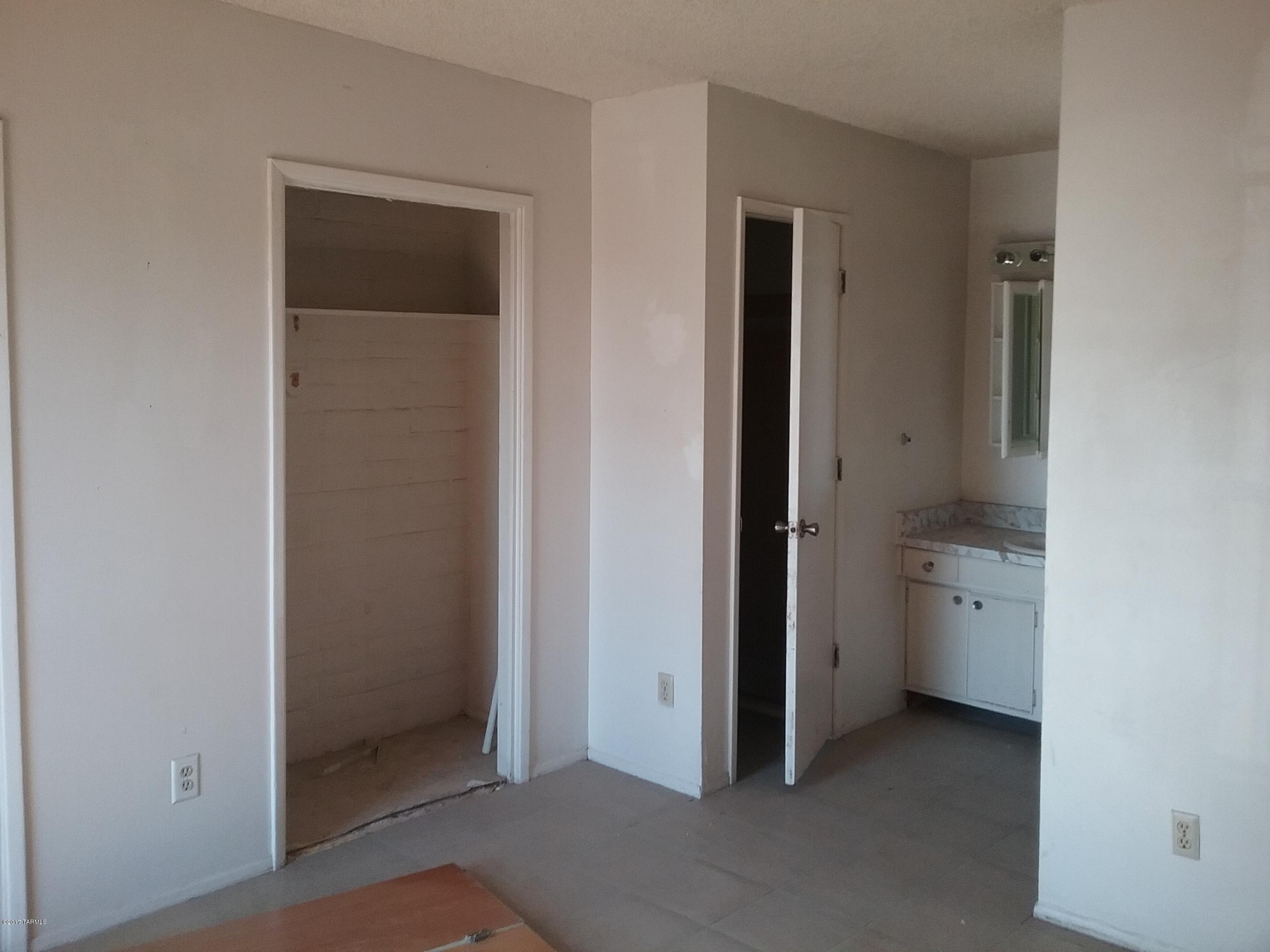 1838 West Caravelle Road Tucson, AZ 85713 - Photo 7 of 9