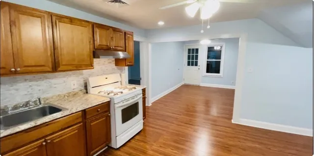 $1,880 | 23 Everett Avenue, Unit 3, Webster, MA 01570