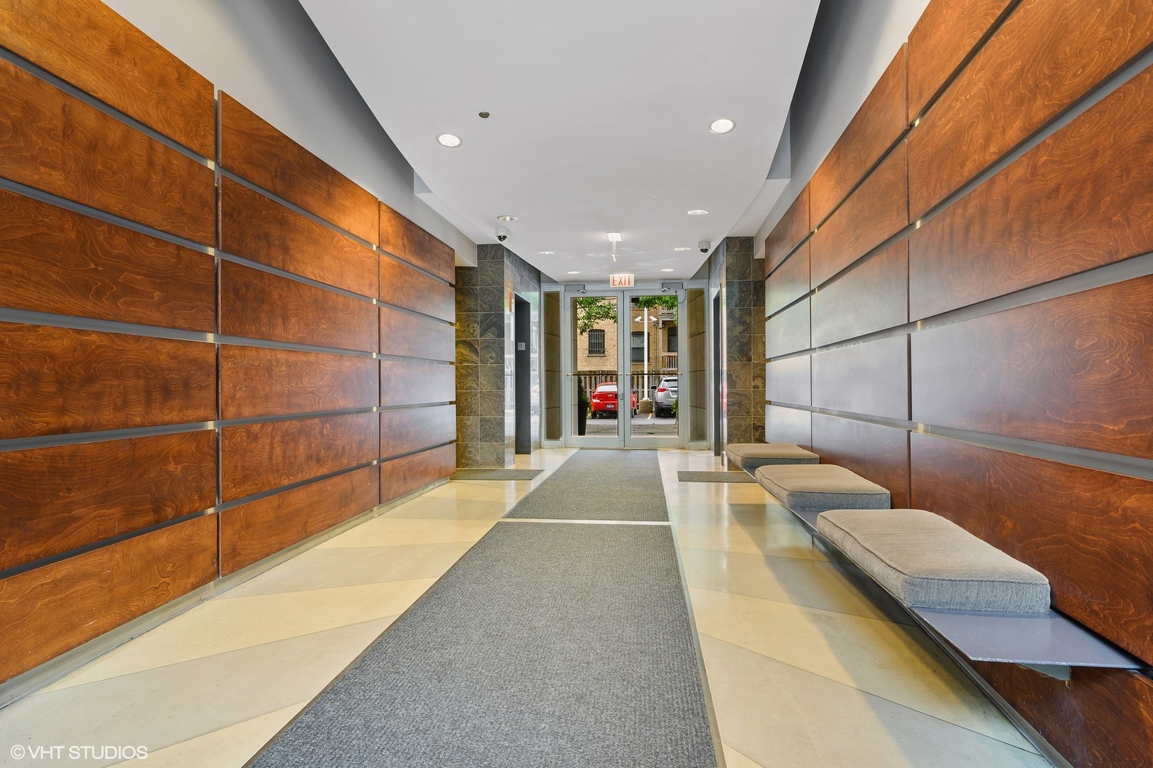 1100 West Montrose Avenue, Unit 305 Chicago, IL 60613 - Photo 2 of 17