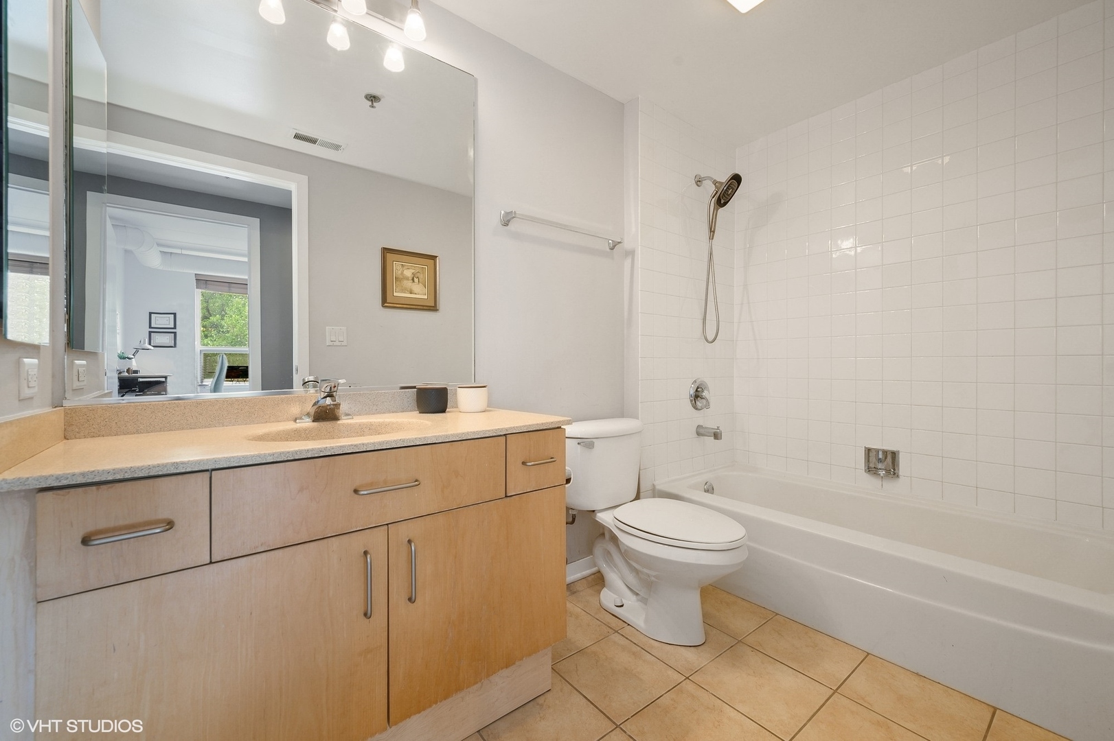 1100 West Montrose Avenue, Unit 305 Chicago, IL 60613 - Photo 13 of 17