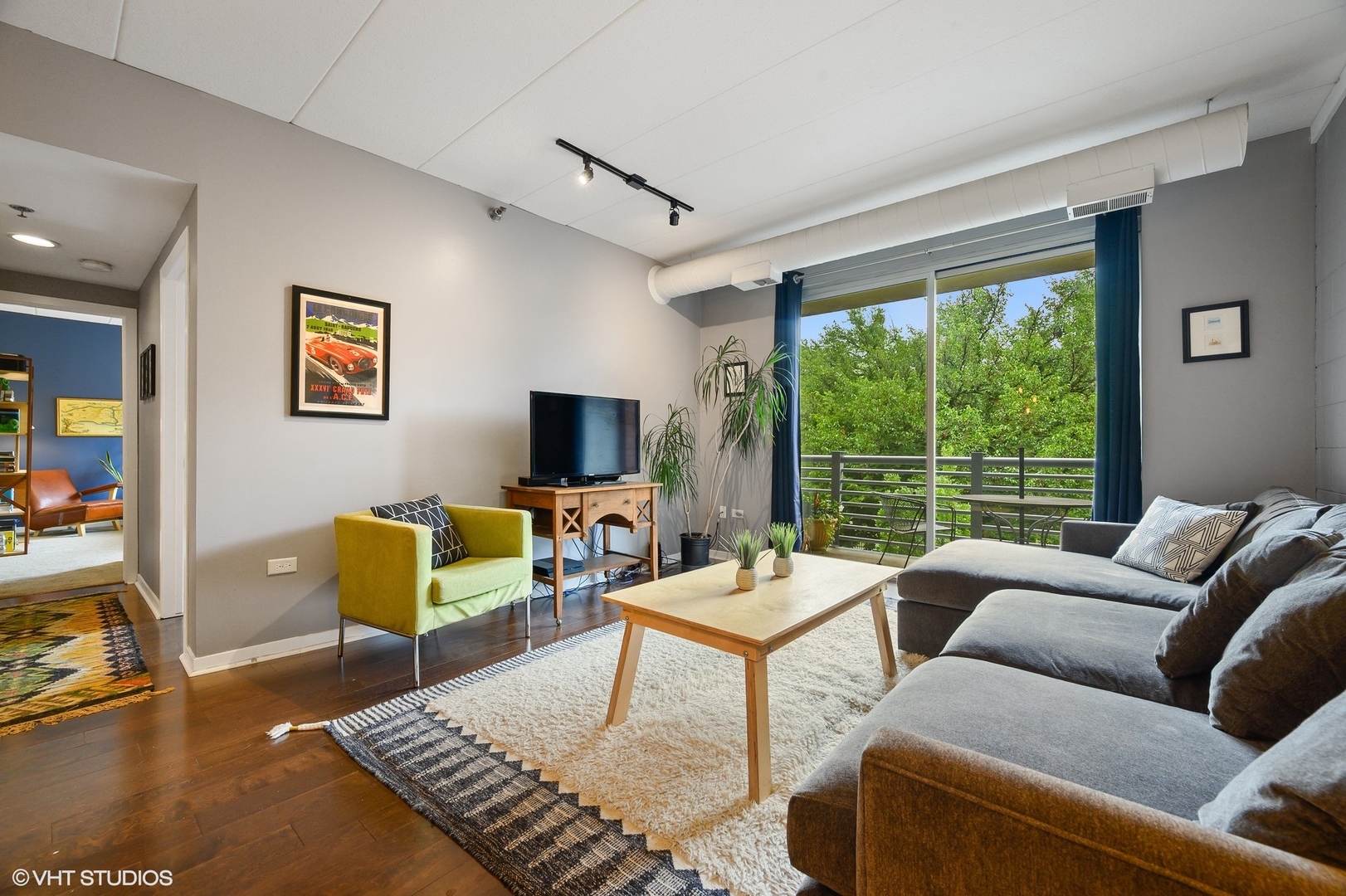 1100 West Montrose Avenue, Unit 305 Chicago, IL 60613 - Photo 3 of 17