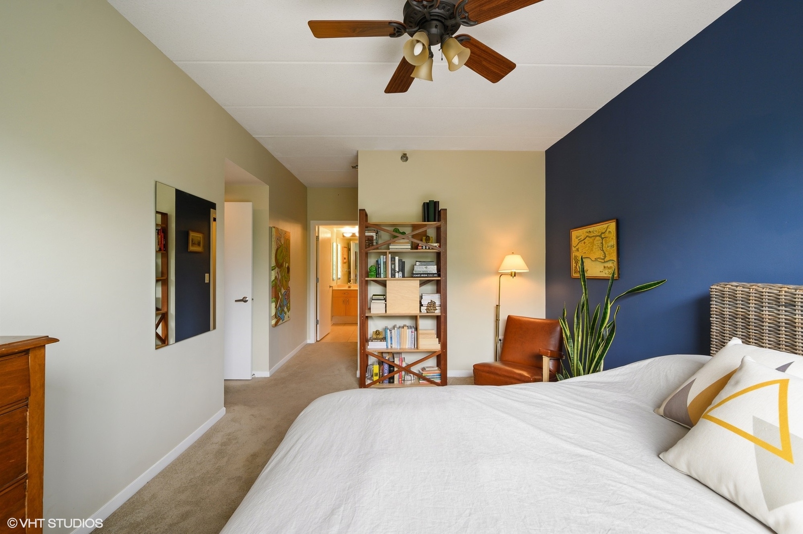 1100 West Montrose Avenue, Unit 305 Chicago, IL 60613 - Photo 9 of 17