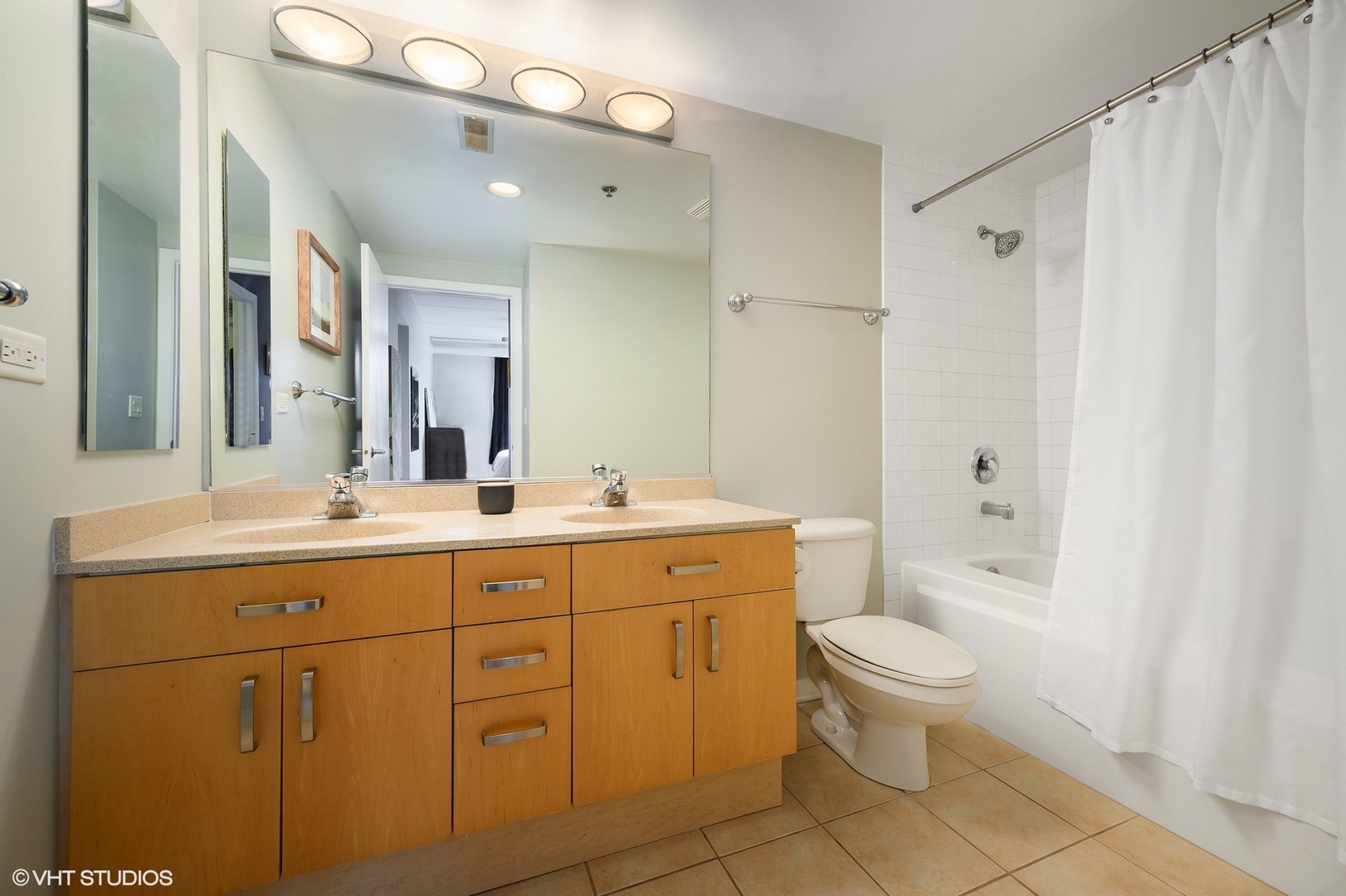 1100 West Montrose Avenue, Unit 305 Chicago, IL 60613 - Photo 10 of 17