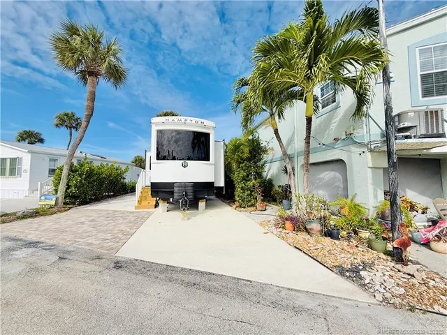 $1,999 | 10725 South Ocean Drive, Unit 393, Jensen Beach, FL 34957