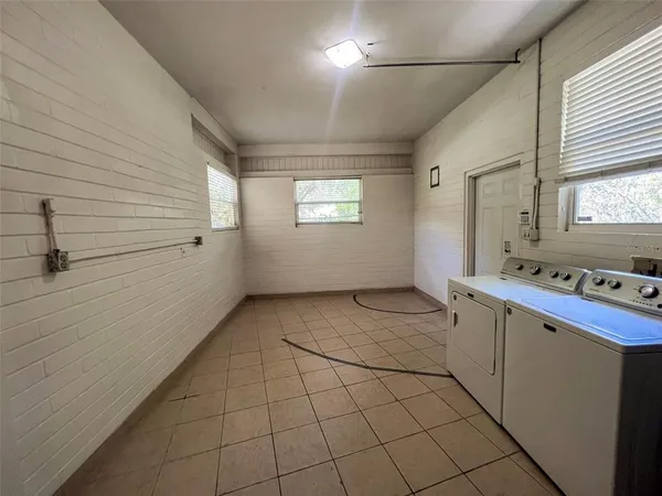 a view of utility room