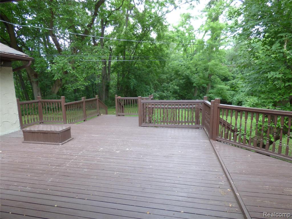 6120 Commerce Road West Bloomfield, MI 48324 - Photo 21 of 28