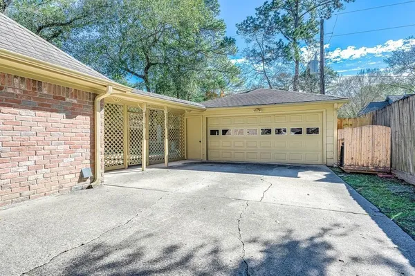 $2,700 | 9311 New Forest Road, Spring, TX 77379