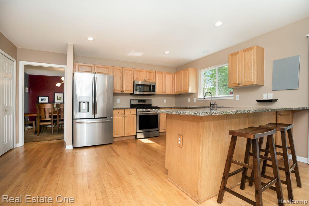 2817 Long Meadow Lane Rochester Hills, MI 48307 - Photo 11 of 57