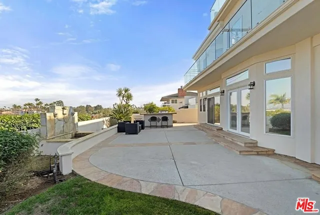 a picture of city view