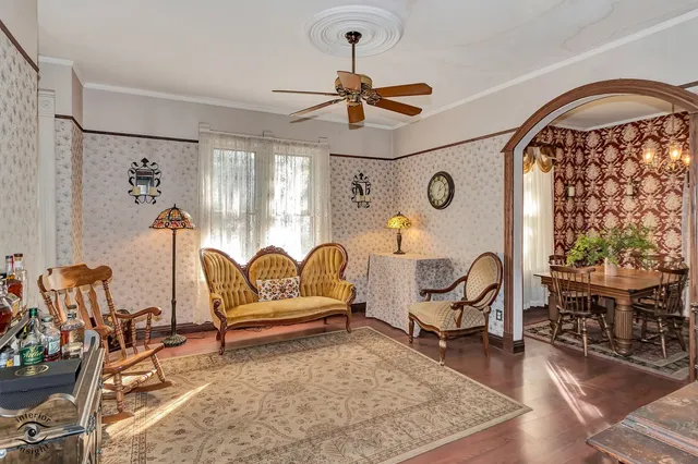 $375,000 | 9402 Sproat Avenue, Oak Lawn, IL 60453