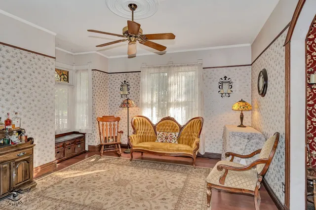 $375,000 | 9402 Sproat Avenue, Oak Lawn, IL 60453