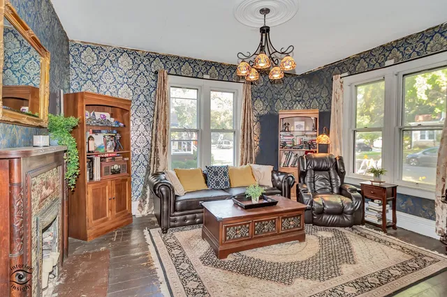 $375,000 | 9402 Sproat Avenue, Oak Lawn, IL 60453